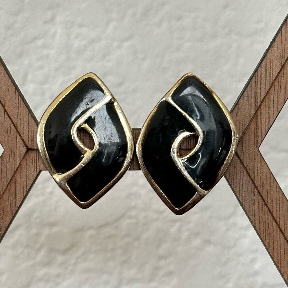 Black and gold tone clip on earrings